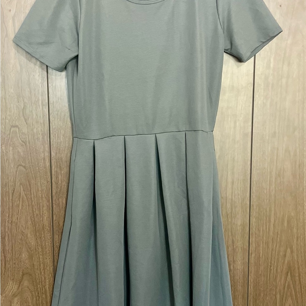 LuLaRoe Green Pleated Midi Dress Short Sleeve Crew Neck